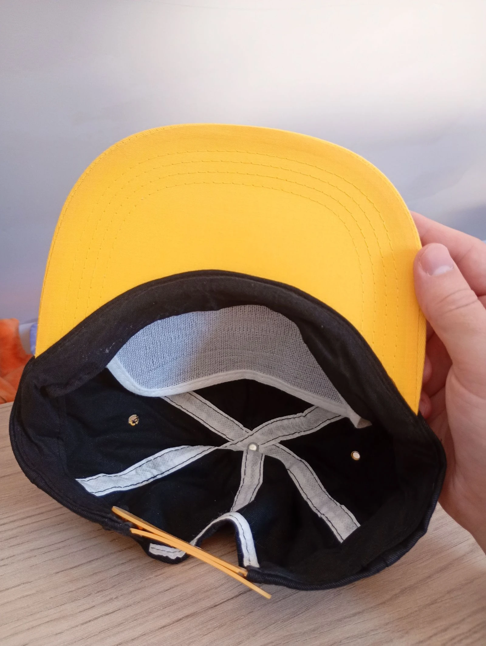 Vintage 90s snapback cap black and yellow – photo 2